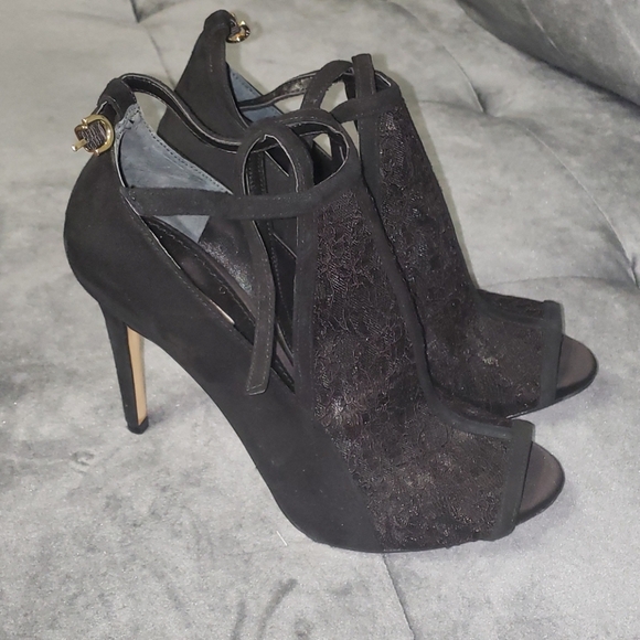 EUC Guess Black High heels shoes size 8.5 - Picture 3 of 5
